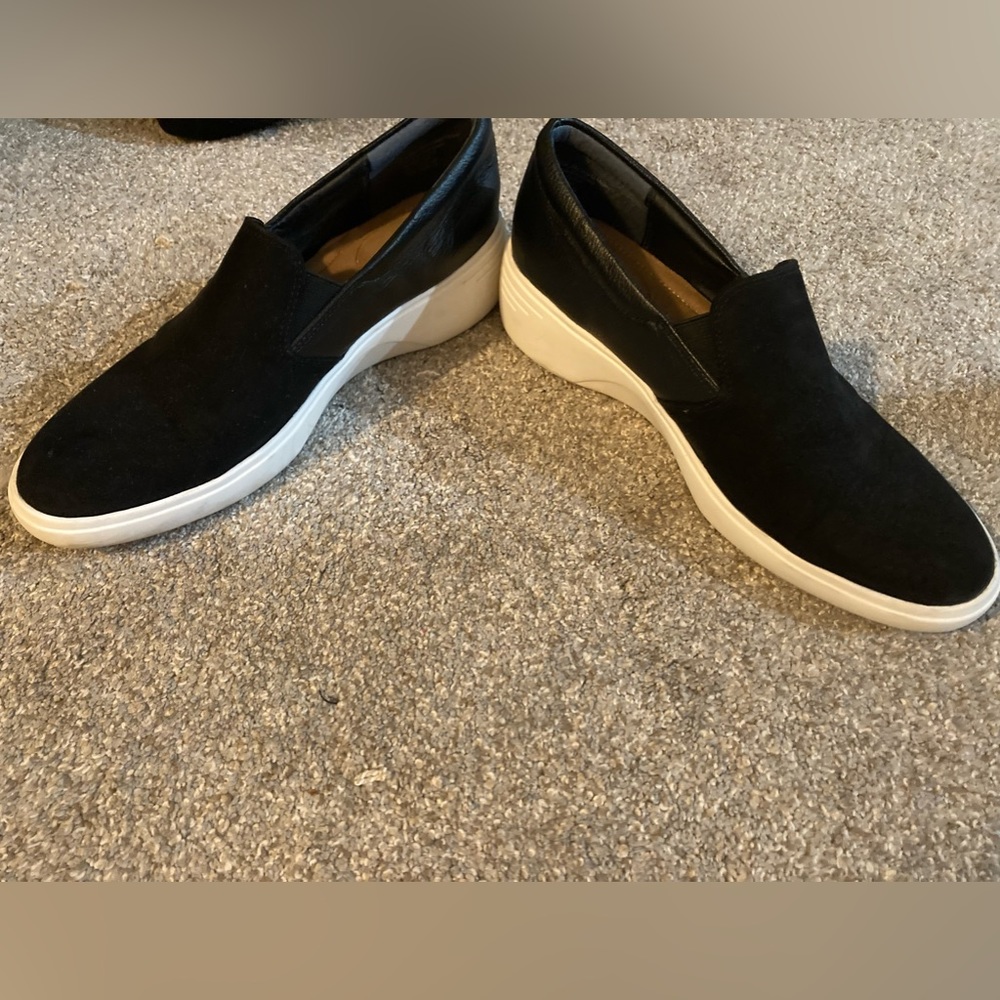 Vionic heeled mules 🖤